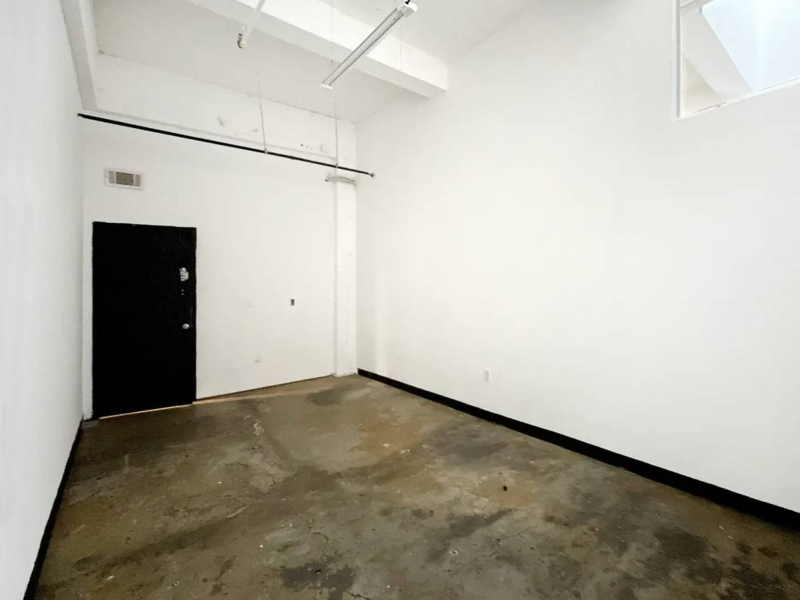 STUDIO 109: BUDGET & SPACIOUS ART STUDIO W DAYLIGHT RIDGEWOOD TRAIN L