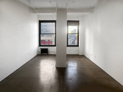 STUDIO 2409: BRIGHT & LARGE ART STUDIO IN PRIME LOCATION MANHATTAN