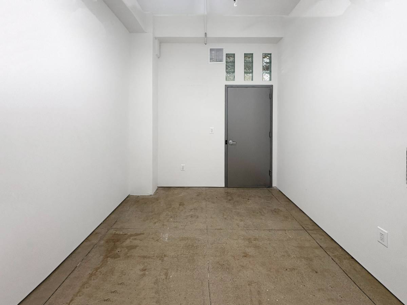 STUDIO 2452: BUDGET & PROFESSIONAL ART STUDIO MIDTOWN MANHATTAN