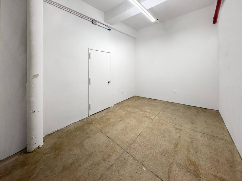 STUDIO 2451: BUDGET-FRIENDLY ART STUDIO PROFESSIONAL MIDTOWN MANHATTAN