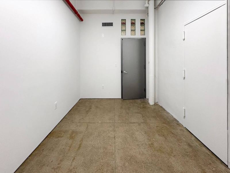STUDIO 2451: BUDGET-FRIENDLY ART STUDIO PROFESSIONAL MIDTOWN MANHATTAN