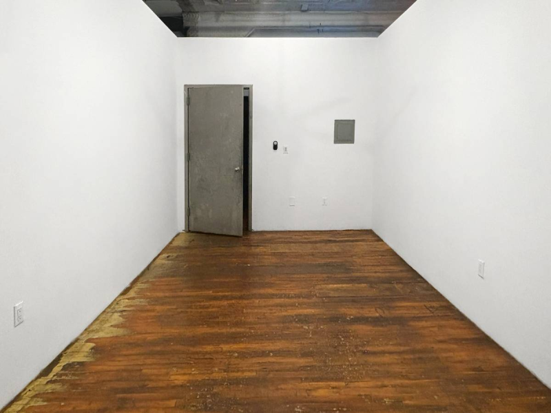STUDIO 118: SPACIOUS ART STUDIO W WOODEN FLOOR & WHITE WALL
