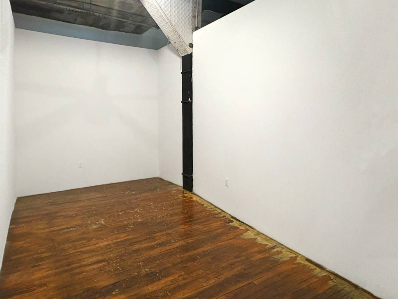 STUDIO 118: SPACIOUS ART STUDIO W WOODEN FLOOR & WHITE WALL