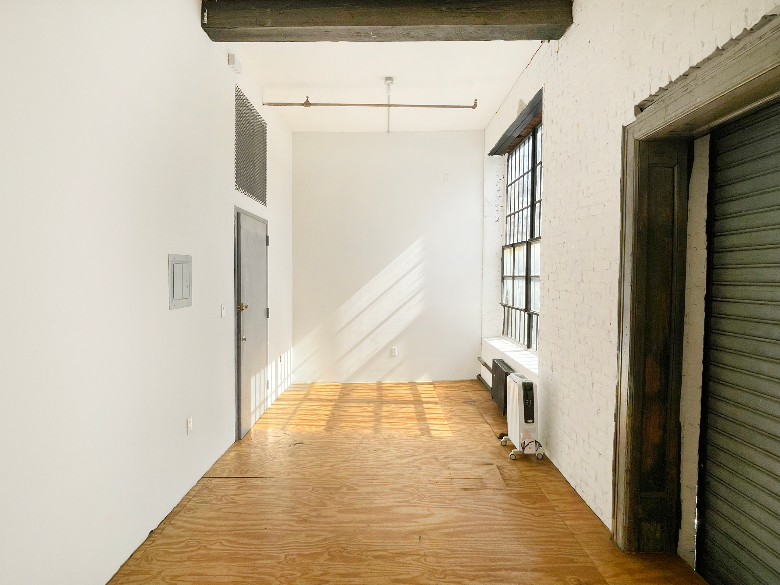 STUDIO 111: OLD SCHOOL BROOKLYN LARGE ART STUDIO AFFORDABLE L TRAIN