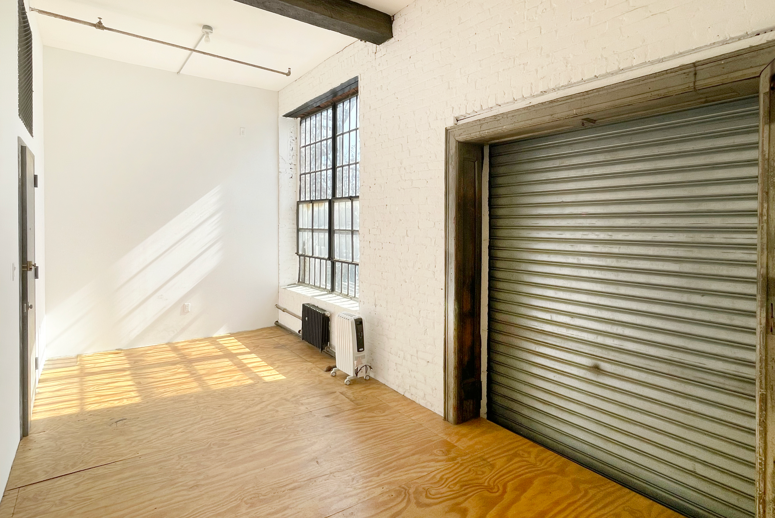 STUDIO 111: OLD SCHOOL BROOKLYN LARGE ART STUDIO AFFORDABLE L TRAIN