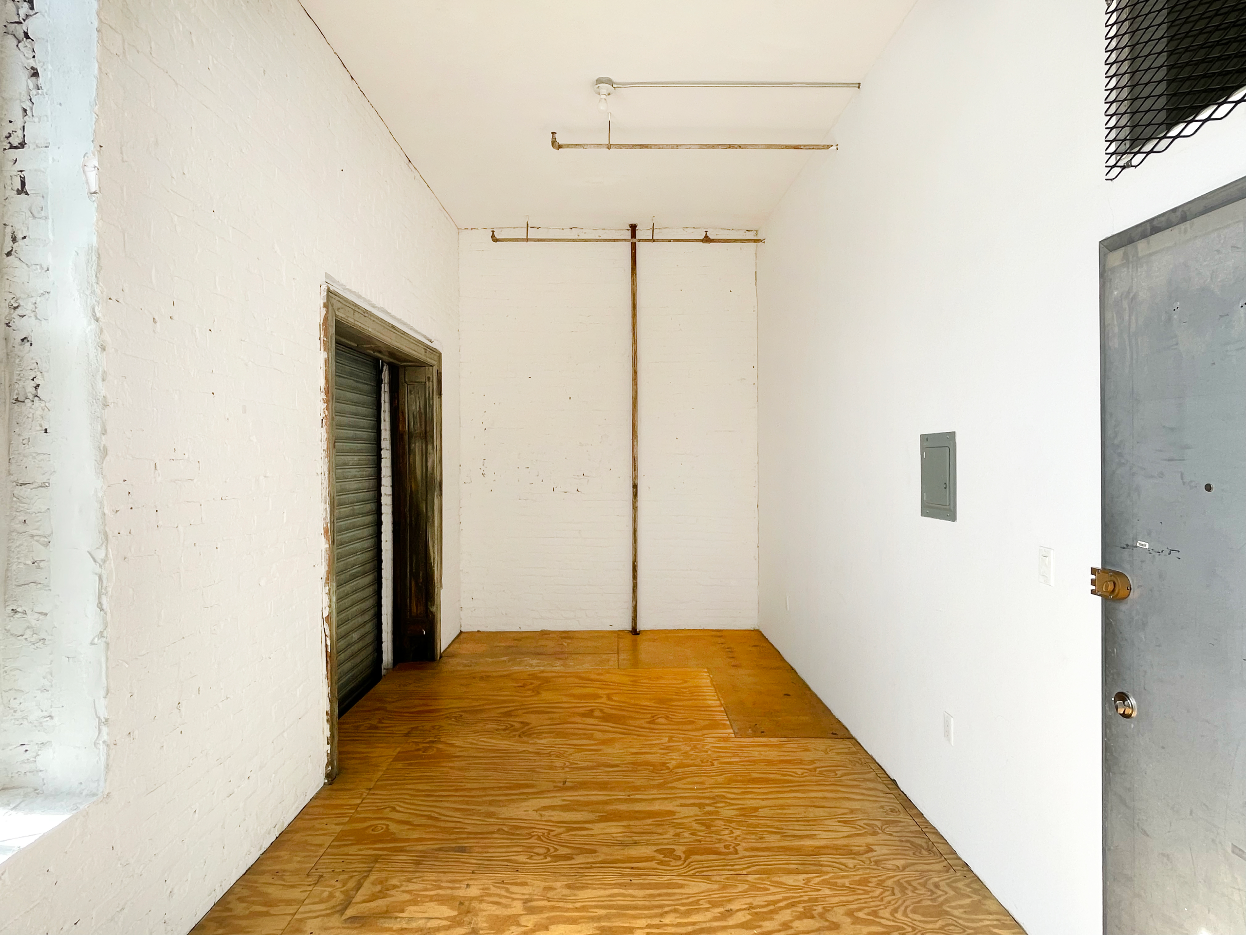 STUDIO 111: OLD SCHOOL BROOKLYN LARGE ART STUDIO AFFORDABLE L TRAIN