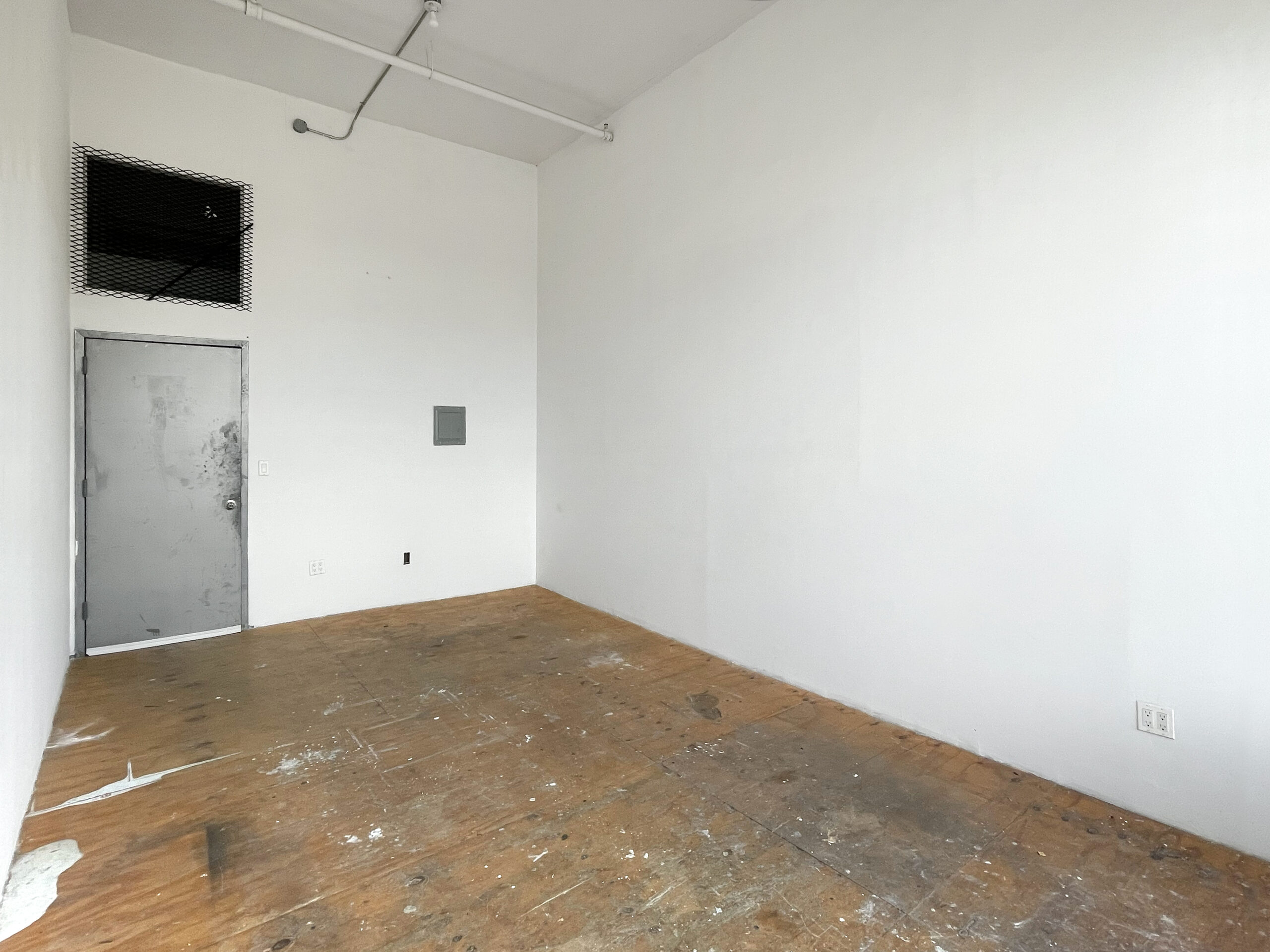 STUDIO 409: BUDGET-FRIENDLY & BRIGHT ART STUDIO W WINDOW BROOKLYN