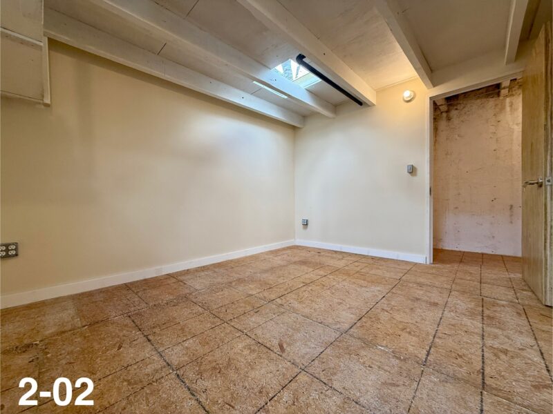 Carriage House Art Studio - 6/01 – $825/mo. Painter's sink 7 ft away in hallway (Ridgewood / Bushwick border - Halsey L train)