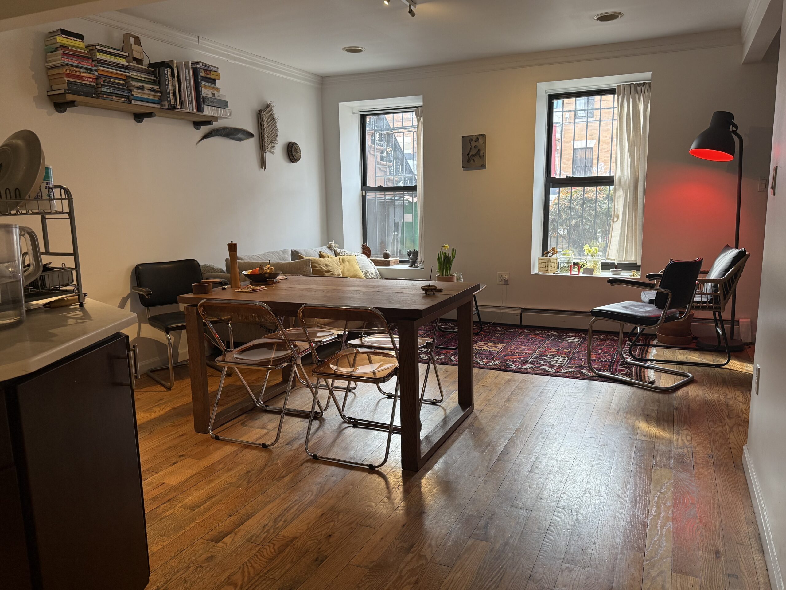 Spacious bedroom in a 2 bed apartment with a sunny backyard