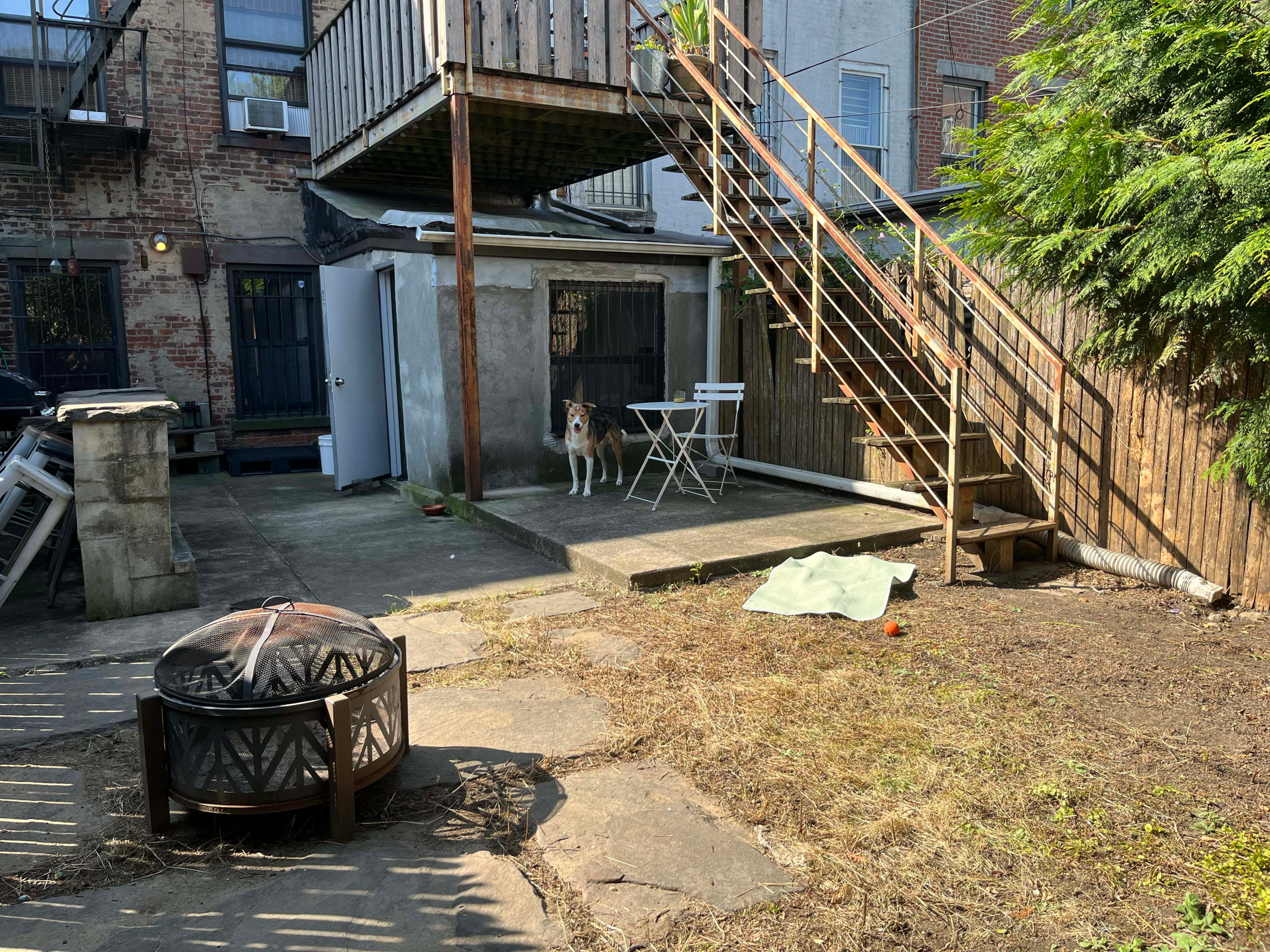 Spacious bedroom in a 2 bed apartment with a sunny backyard