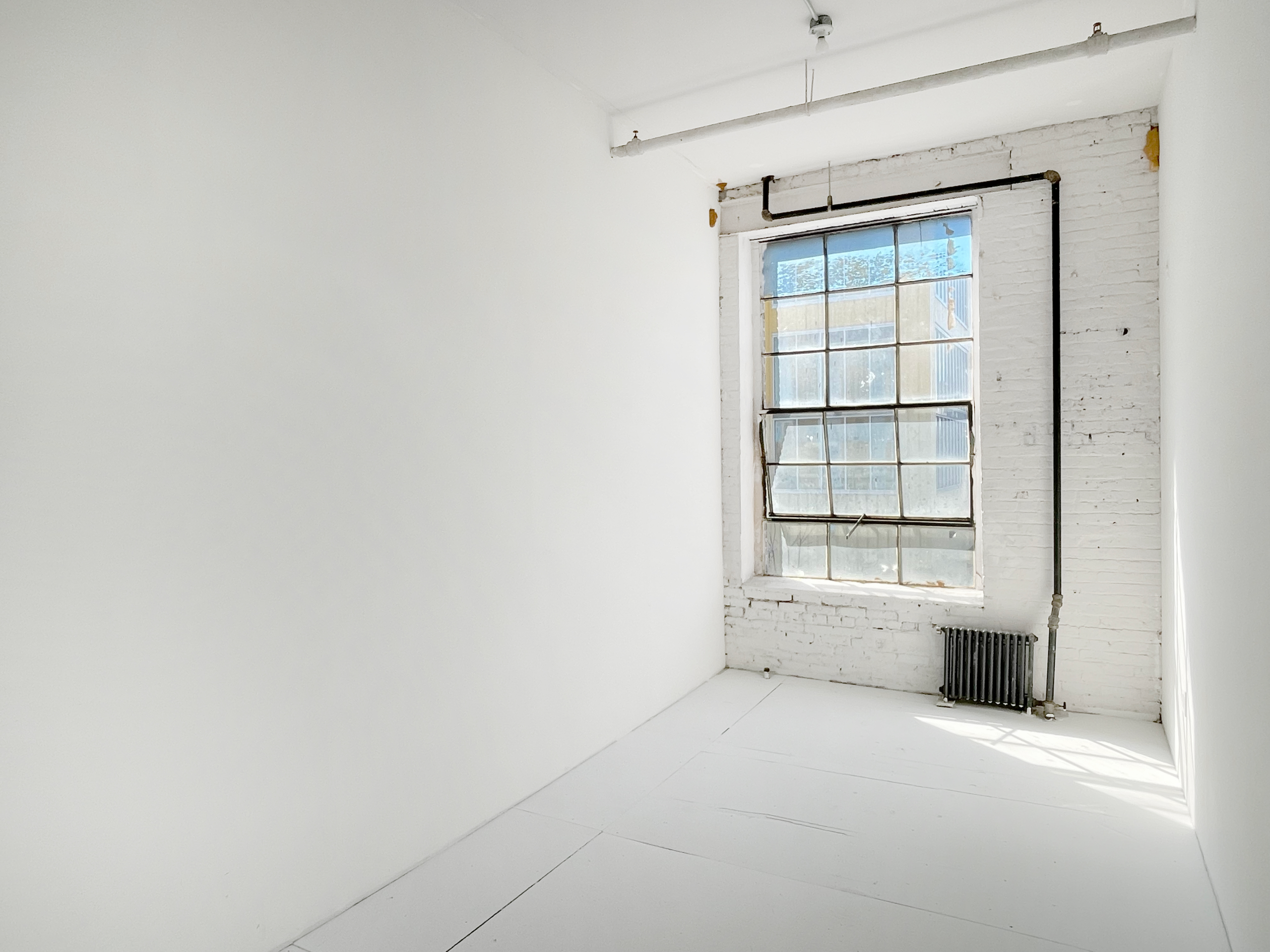 STUDIO 208: SUNLIT BROOKLYN ART STUDIO WITH CLASSIC INDUSTRIAL CHARM