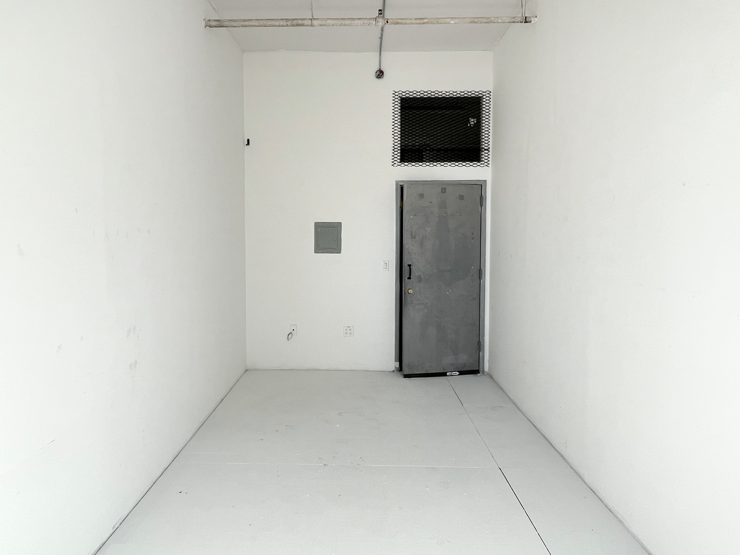 STUDIO 208: SUNLIT BROOKLYN ART STUDIO WITH CLASSIC INDUSTRIAL CHARM