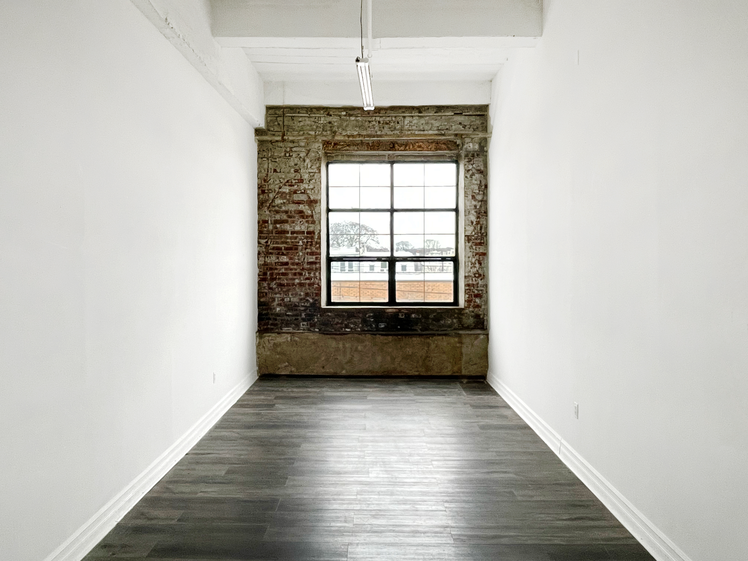 STUDIO 212: LARGE PROFESSIONAL CLEAN ART STUDIO/CREATIVE WORKSPACE W INDUSTRIAL WINDOW