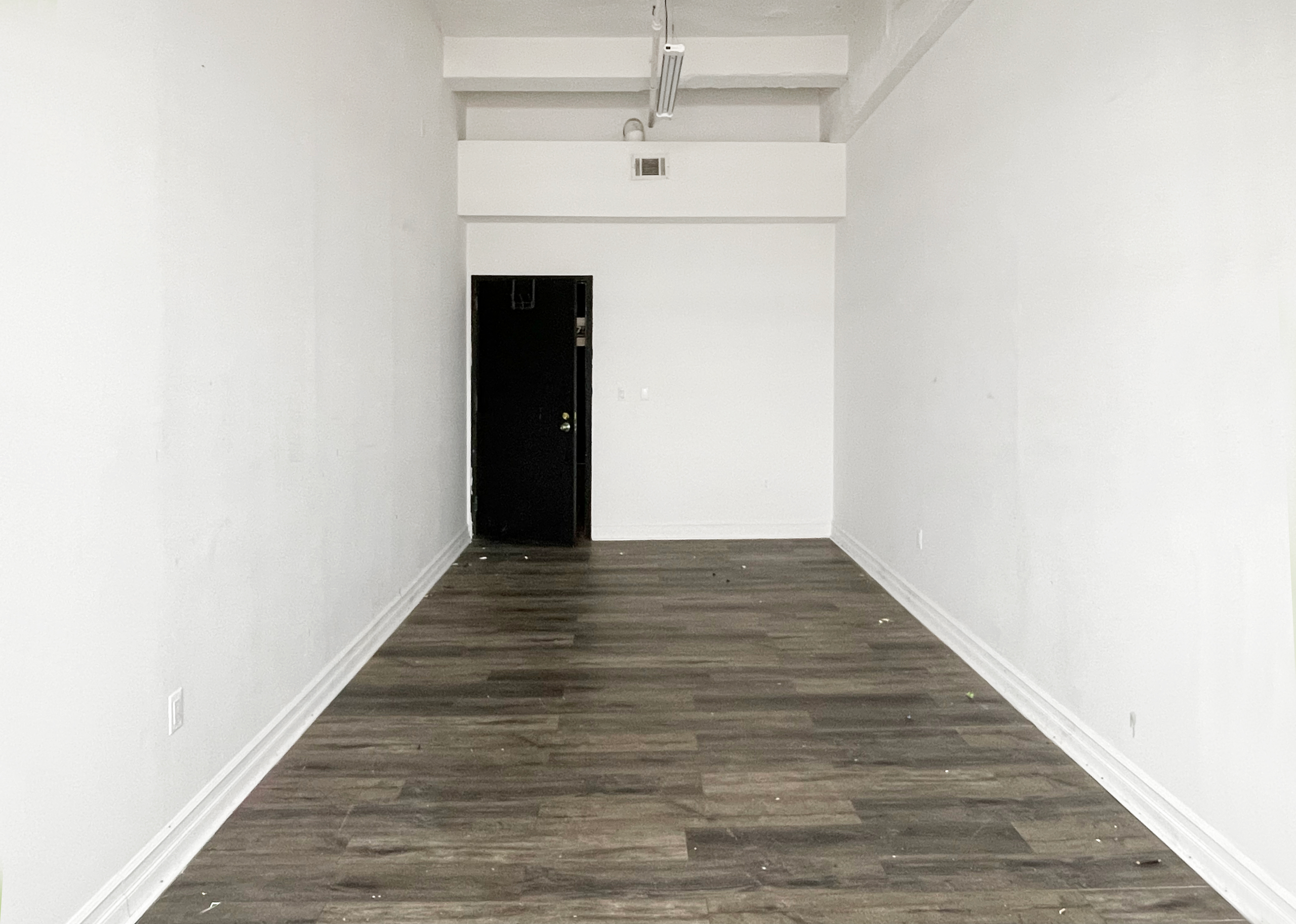 STUDIO 212: LARGE PROFESSIONAL CLEAN ART STUDIO/CREATIVE WORKSPACE W INDUSTRIAL WINDOW