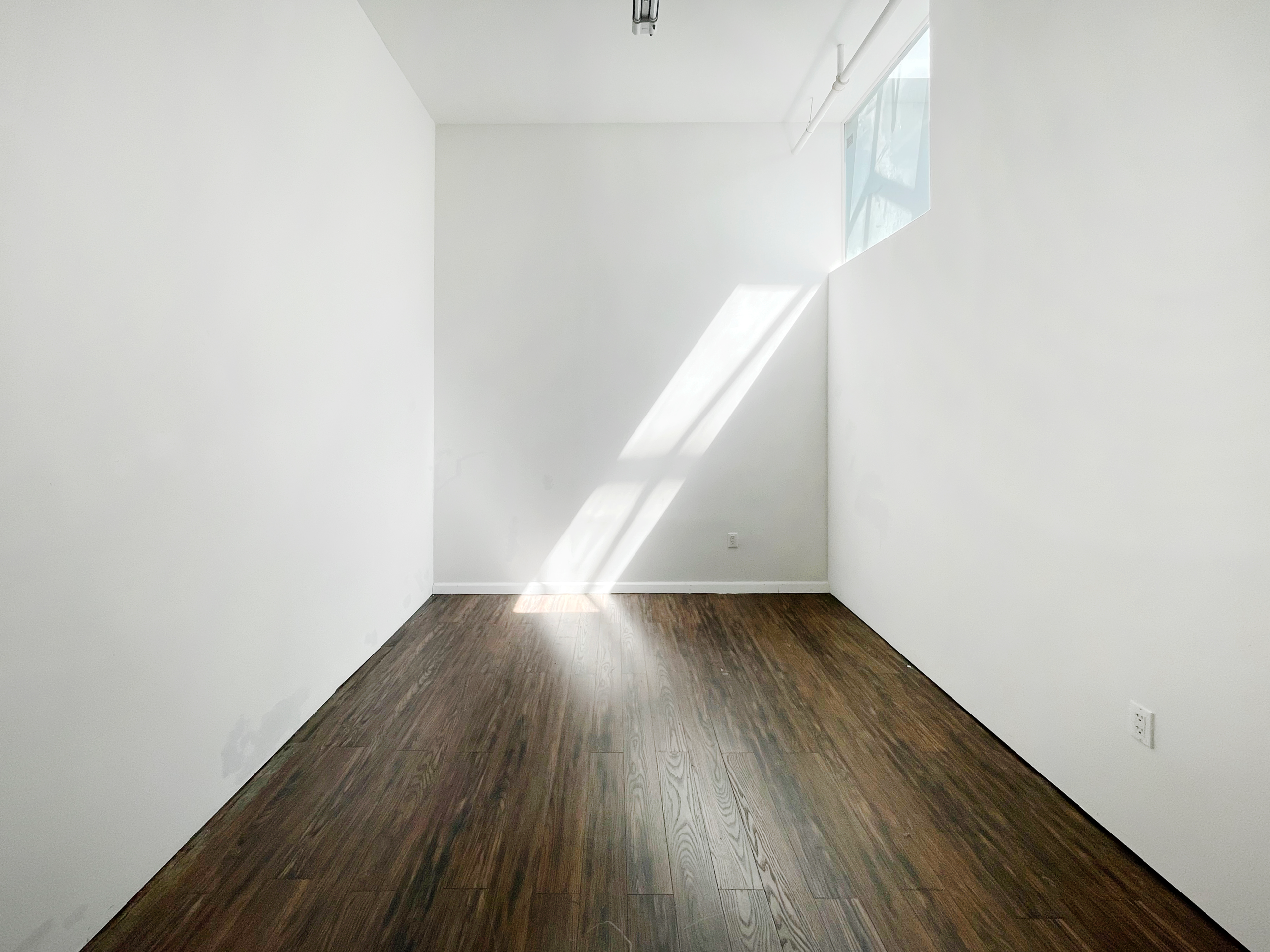 STUDIO 230: AFFORDABLE ART STUDIO SPACE PROFESSIONAL SETTING L TRAIN
