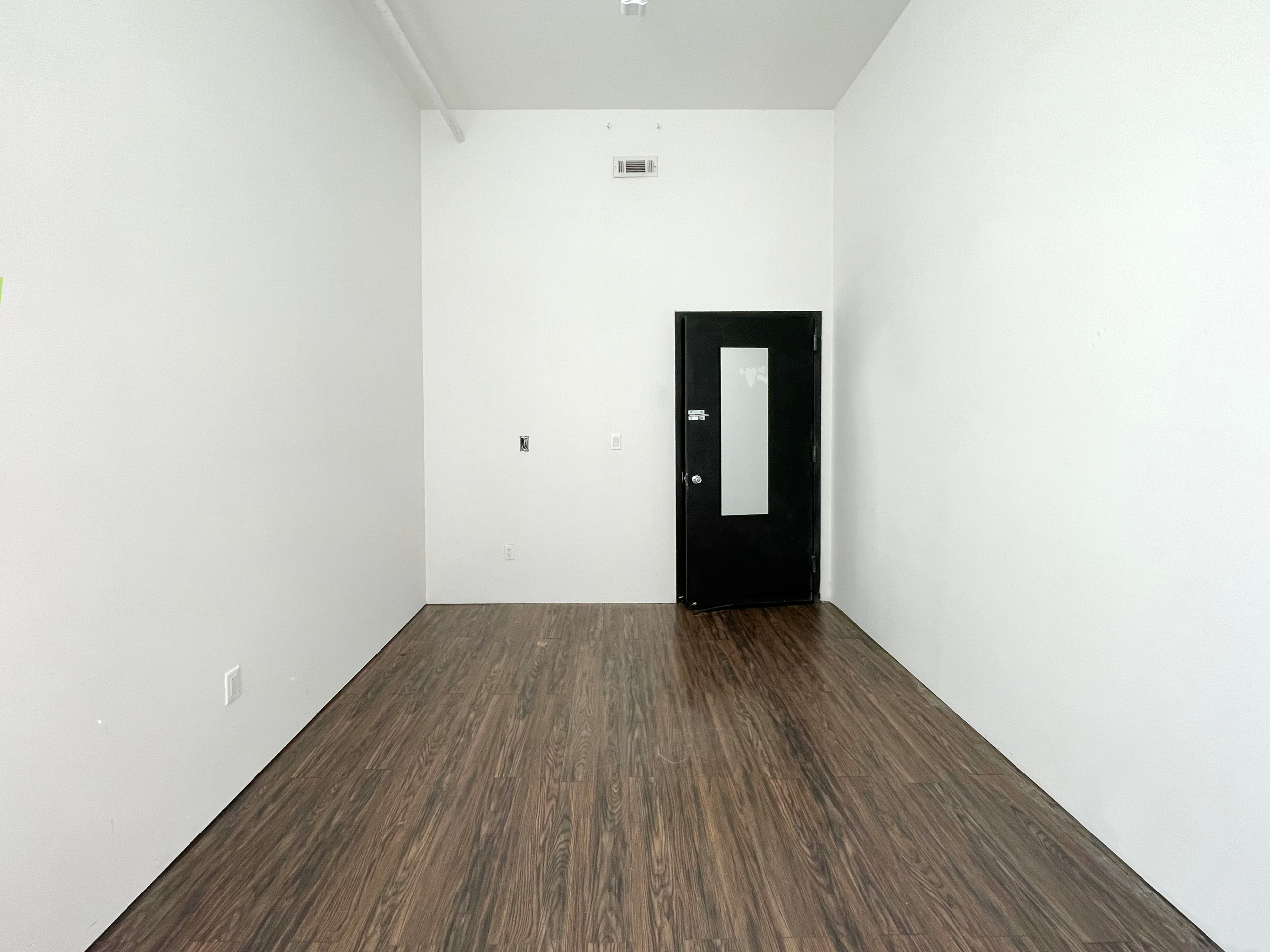 STUDIO 230: AFFORDABLE ART STUDIO SPACE PROFESSIONAL SETTING L TRAIN
