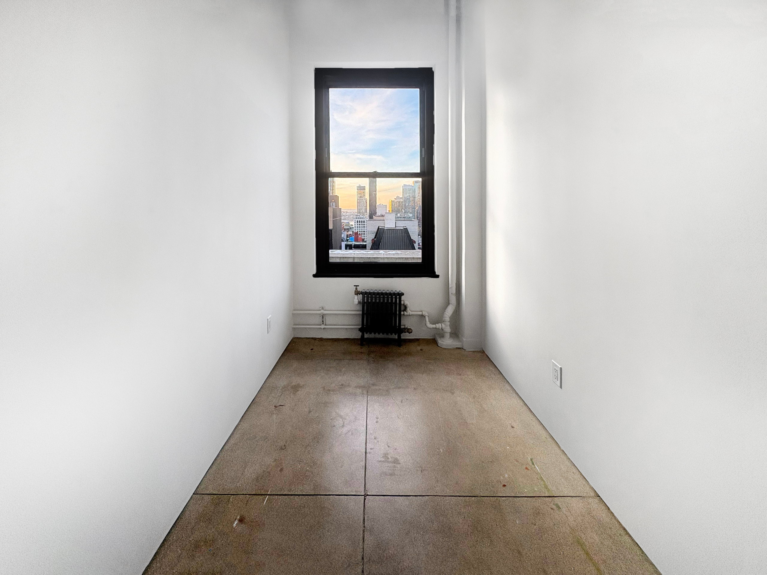 STUDIO 2405B: MIDTOWN STUDIO 4 DESIGNER, ARTIST & CREATIVE ON A BUDGET