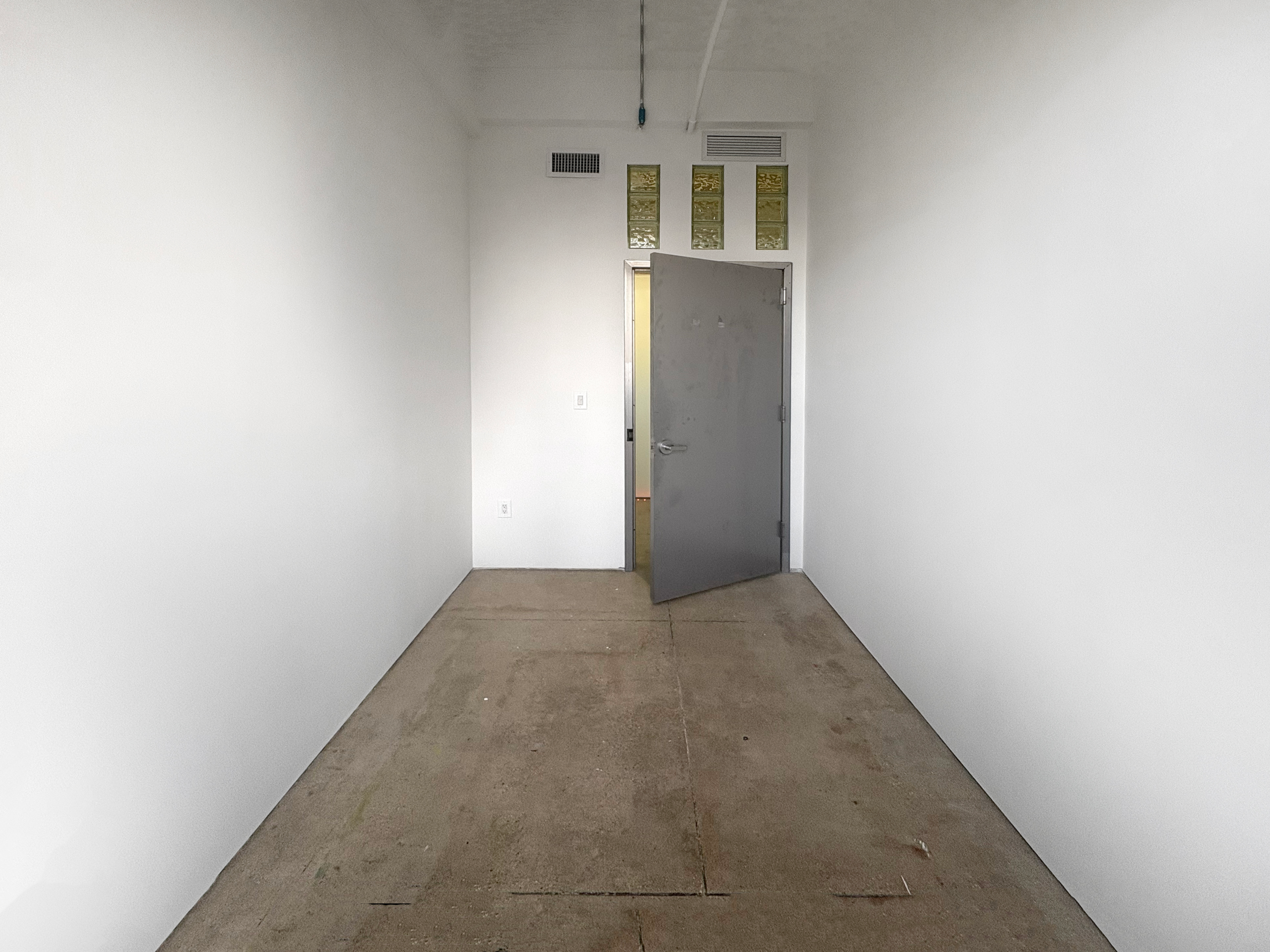 STUDIO 2405B: MIDTOWN STUDIO 4 DESIGNER, ARTIST & CREATIVE ON A BUDGET