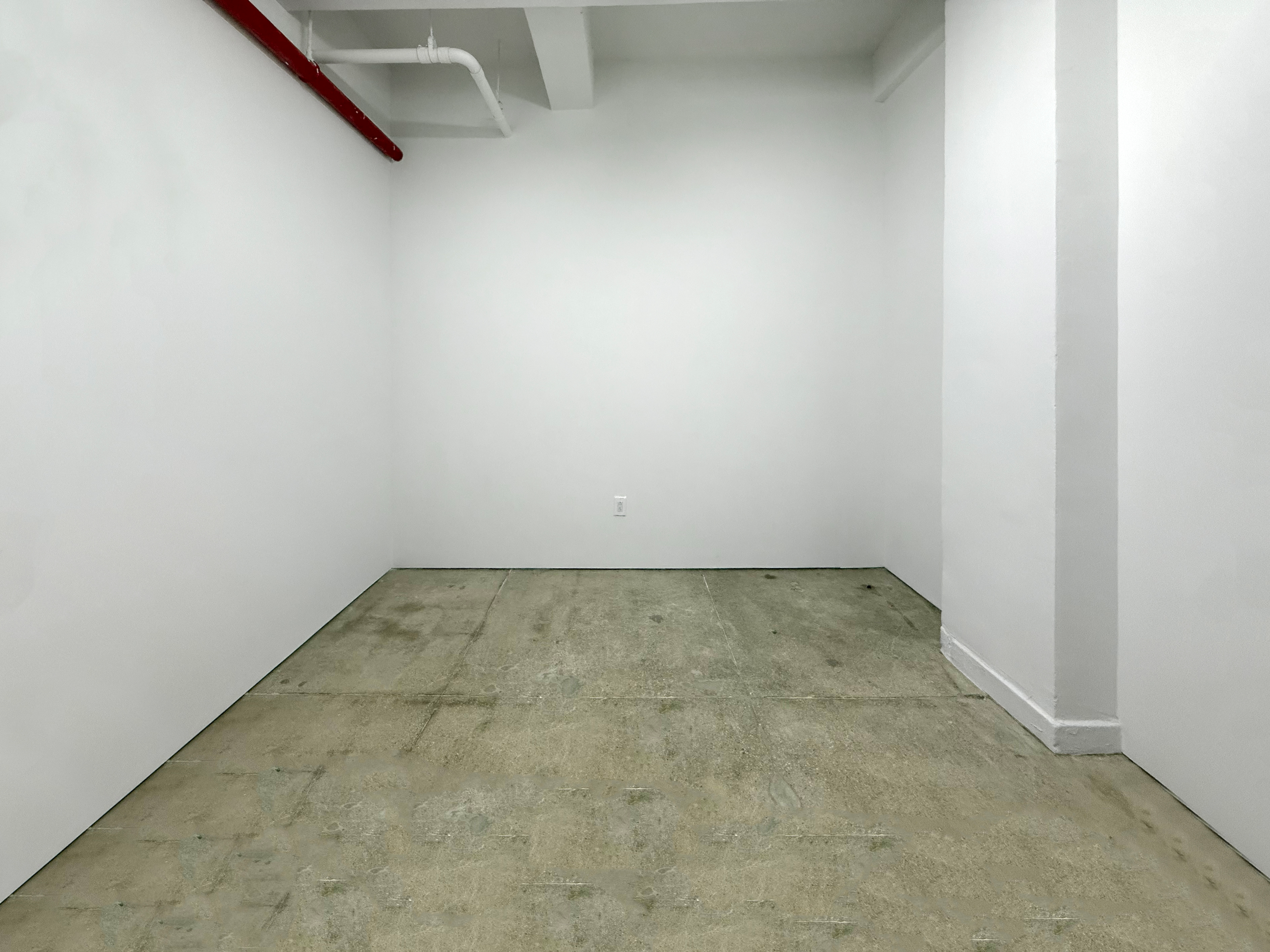 STUDIO 2418: SMALL ARTIST STUDIO | BUDGET-FRIENDLY | MIDTOWN NYC