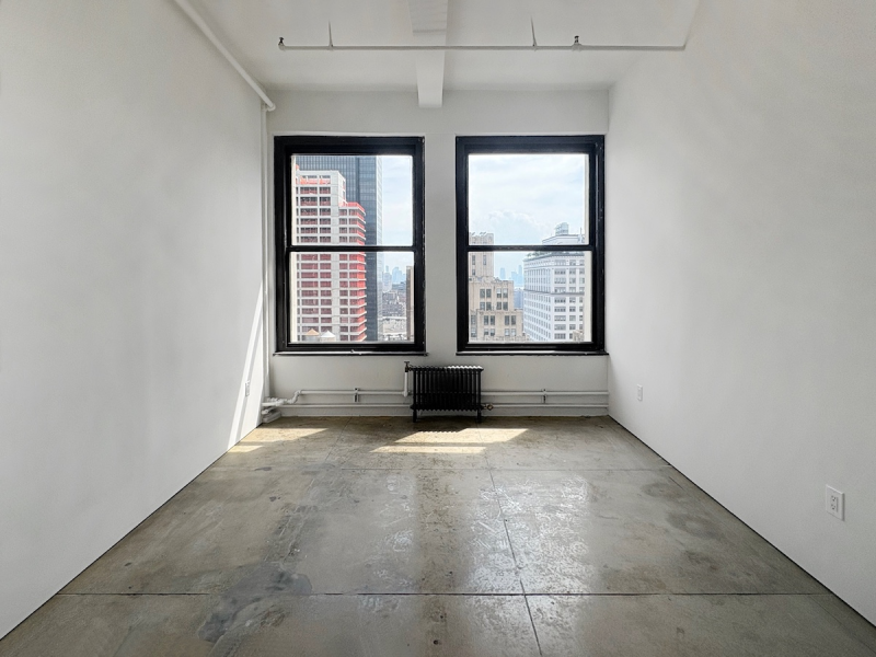 STUDIO 2421: SPACIOUS ART STUDIO W NATURAL DAYLIGHT MIDTOWN