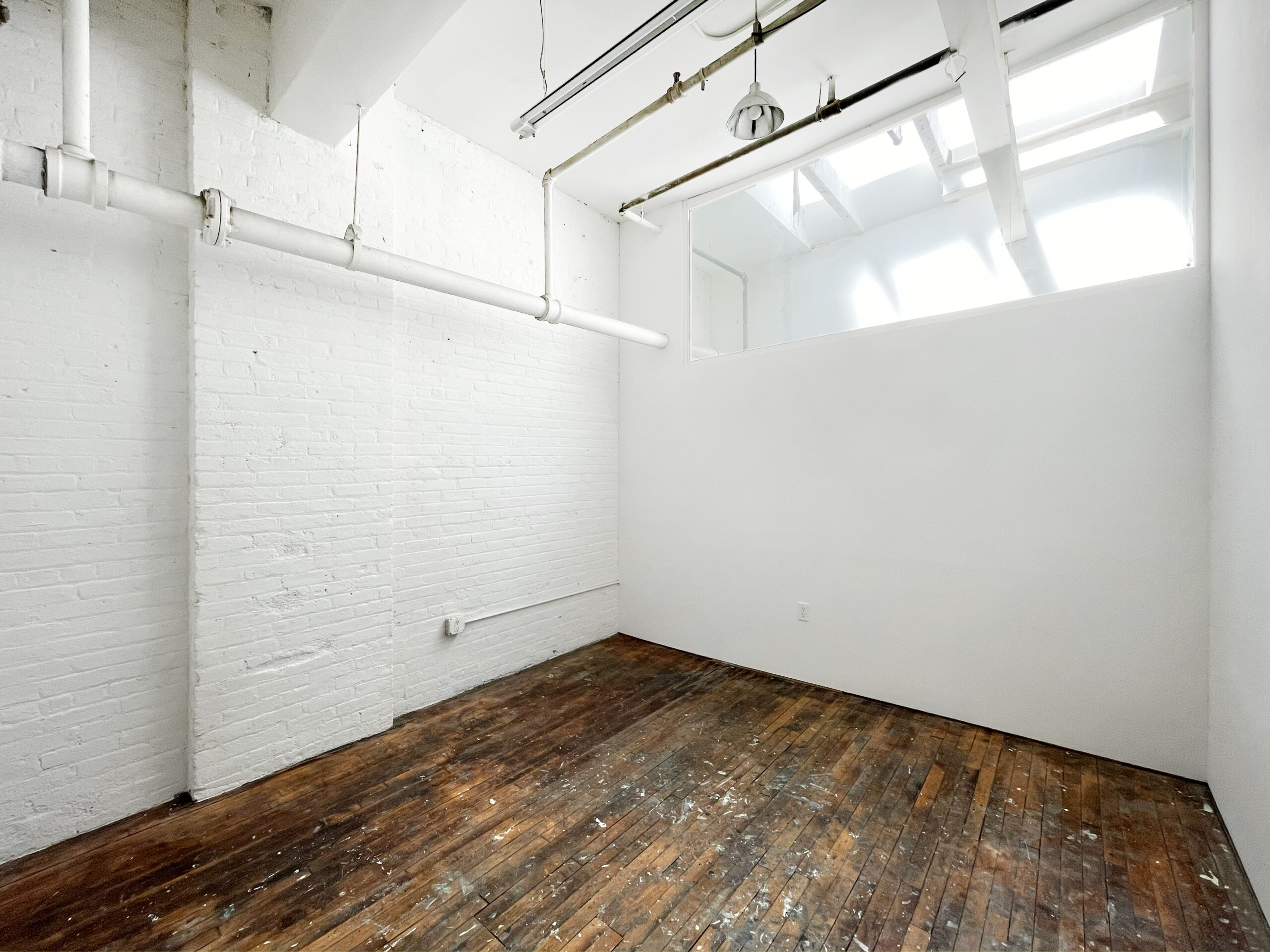 STUDIO 270: SPRIME ART STUDIO W/ GREAT LIGHT & EASY ACCESS- L TRAIN RIDGEWOOD