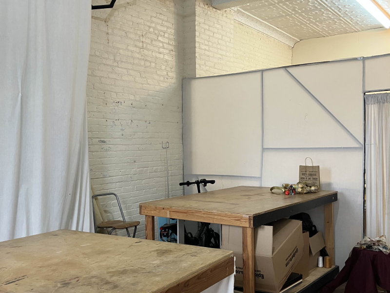ＤＥＳＫ ＳＰＡＣＥ ＤＩＦＦＥＲＥＮＴＬＹ -Industrial Sewing Coop + Print Lab