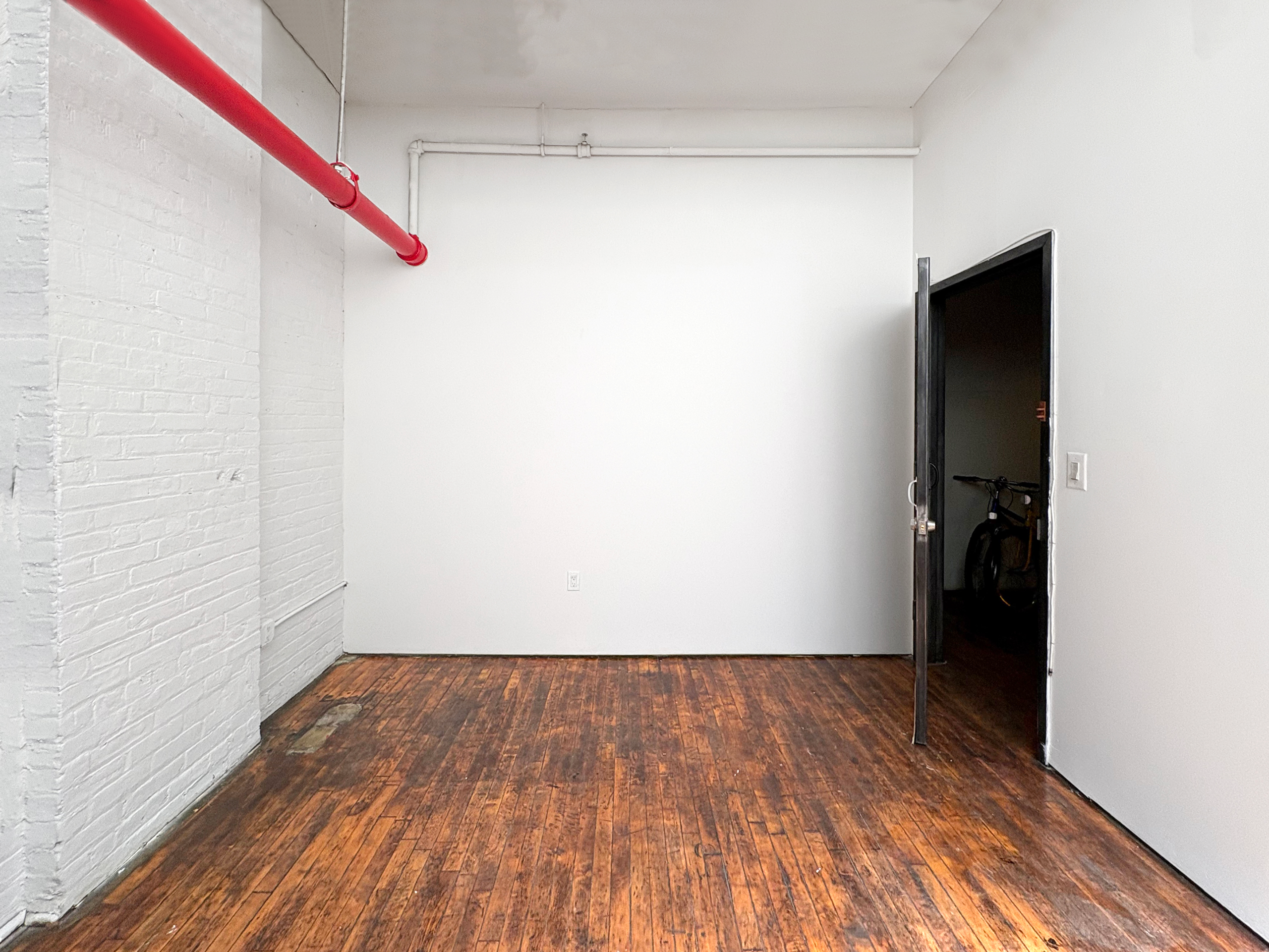 STUDIO 267: BUDGET-FRIENDLY ART STUDIO SPACE L TRAIN RIDGEWOOD