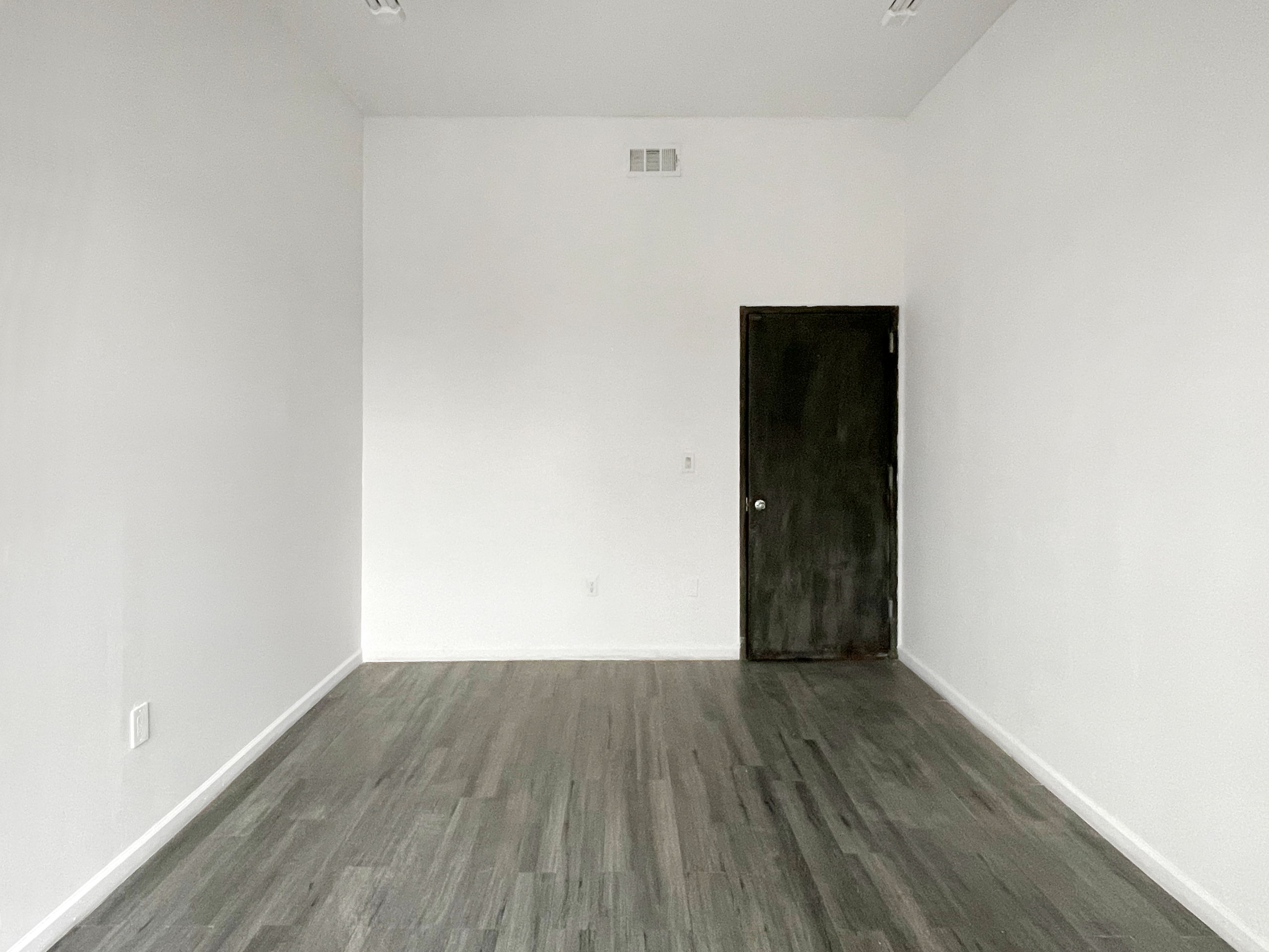 STUDIO 290: CLEAN SUN DRENCHED ART STUDIO W INDUSTRIAL WINDOW