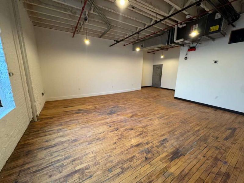 Available Now! Near McCarren Park, photoshoot / Art Studio (87R#22)