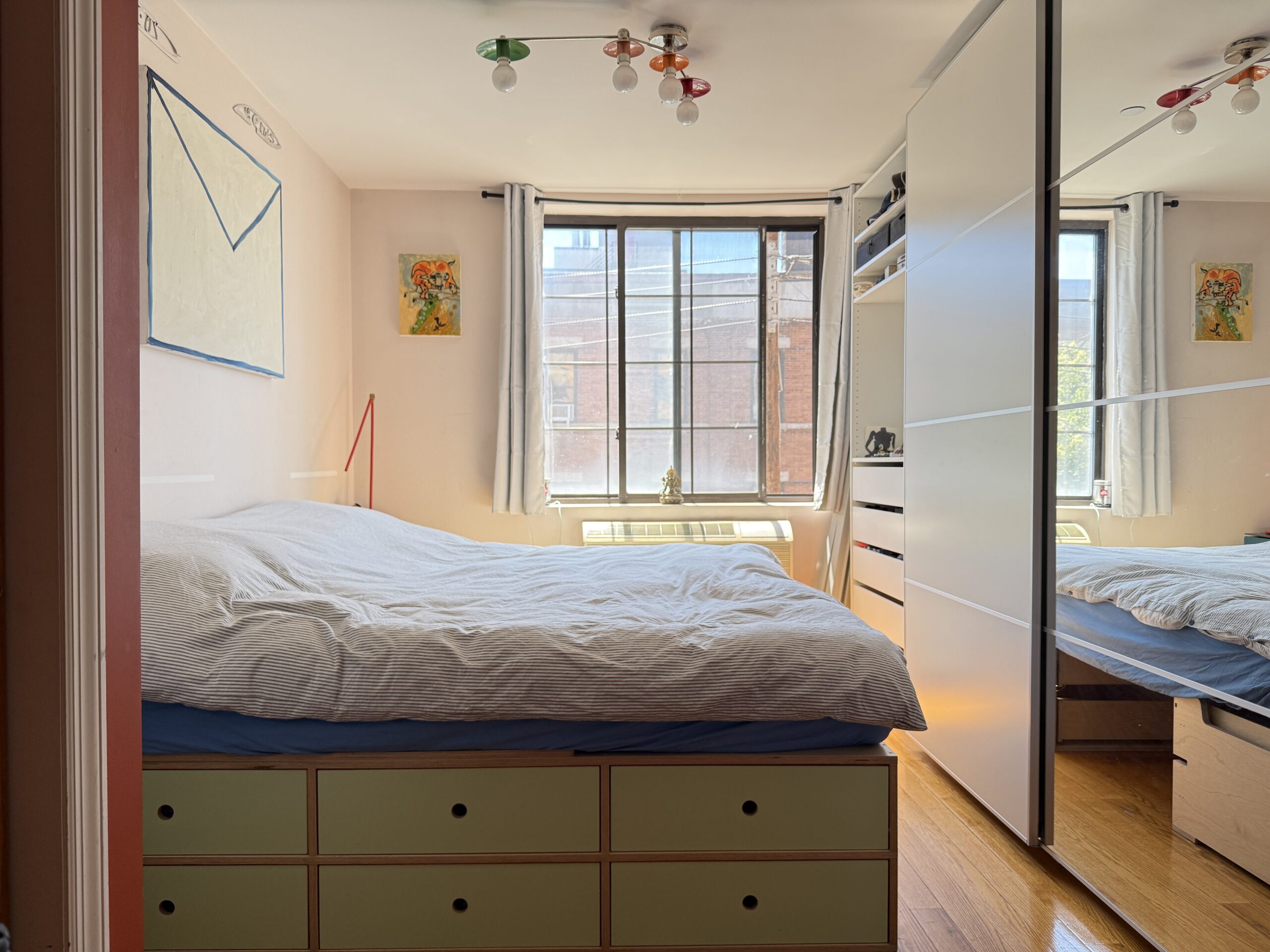 RIDGEWOOD Bright Beautiful New 1br Apt - close to L&M Train