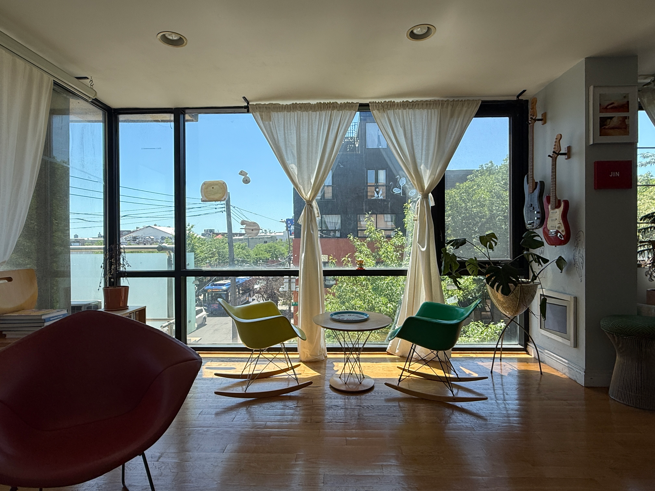 RIDGEWOOD Bright Beautiful New 1br Apt - close to L&M Train