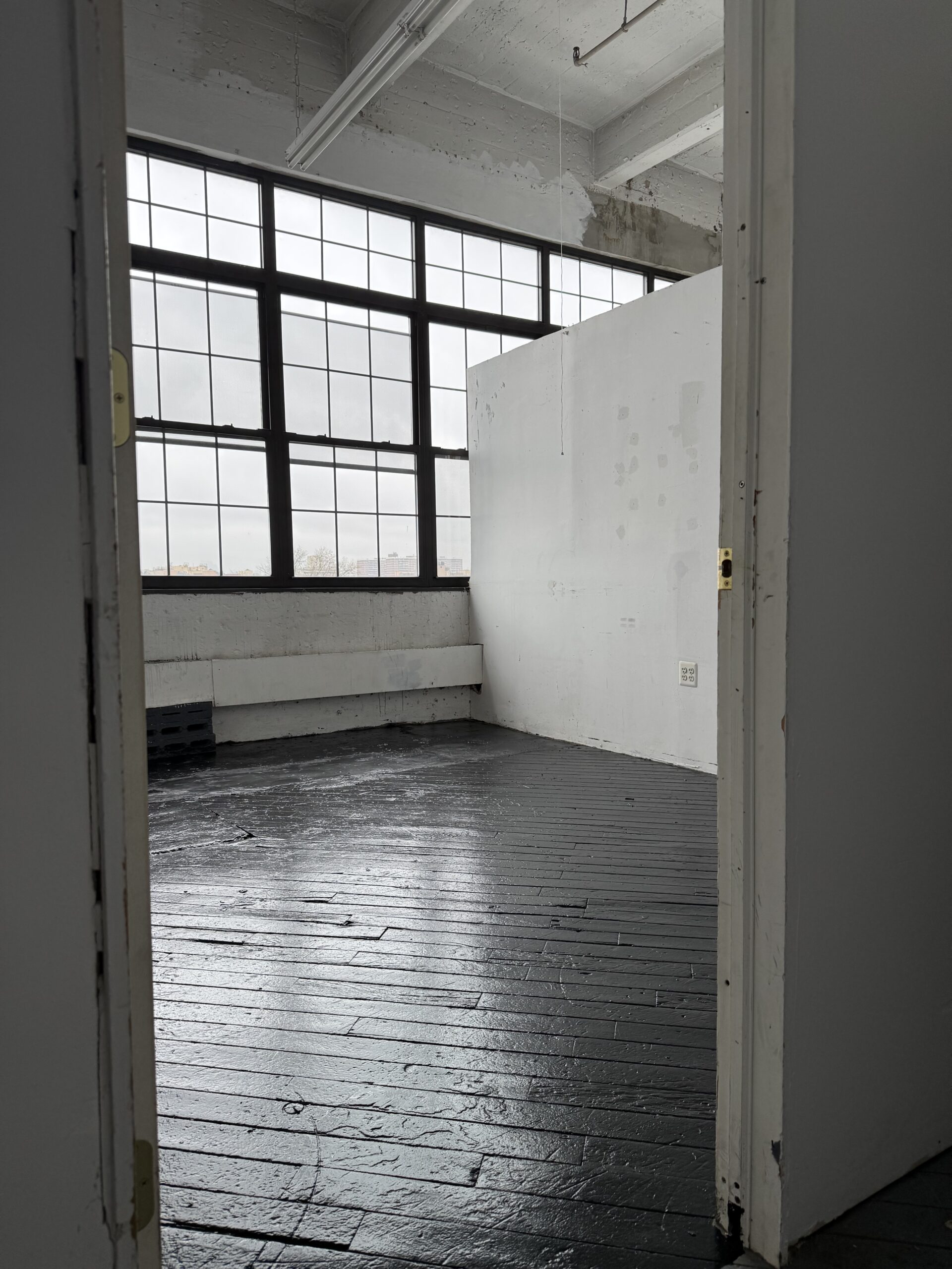 MASSIVE WINDOWS ART STUDIO