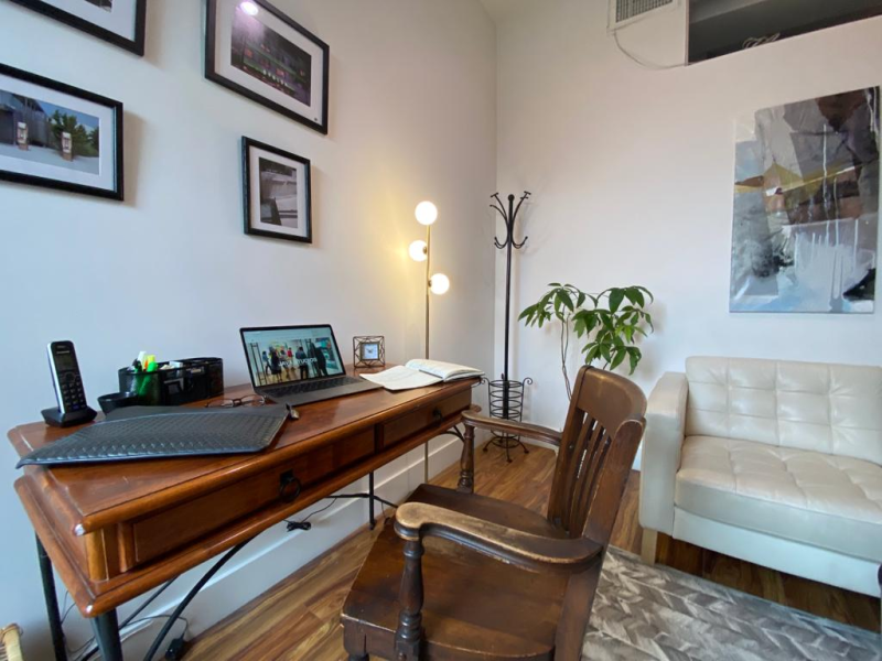 ART STUDIO with WINDOW, Amenities Included (252J #229)