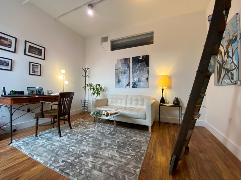 ART STUDIO with WINDOW, Amenities Included (252J #229)