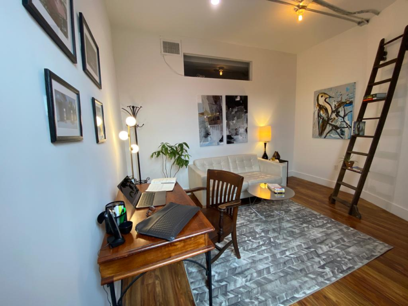 ART STUDIO with WINDOW, Amenities Included (252J #229)
