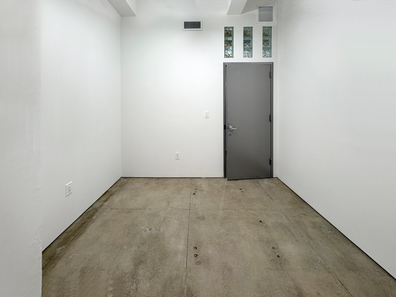 Studio 2422 - YOUR FIRST MANHATTAN ARTIST STUDIO STARTS HERE
