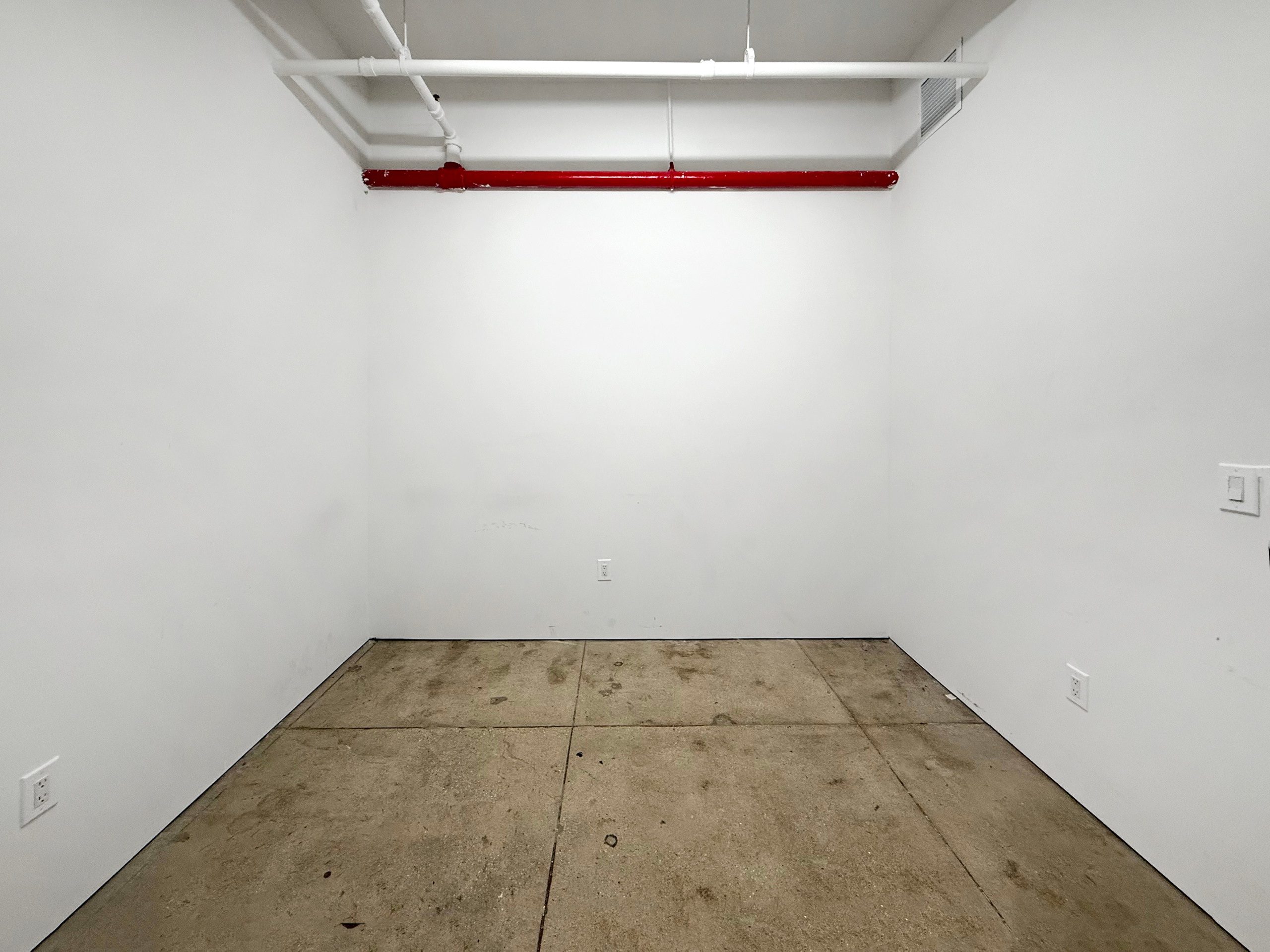 STUDIO 2446: AFFORDABLE MANHATTAN ARTIST STUDIO NEAR T SQUARE