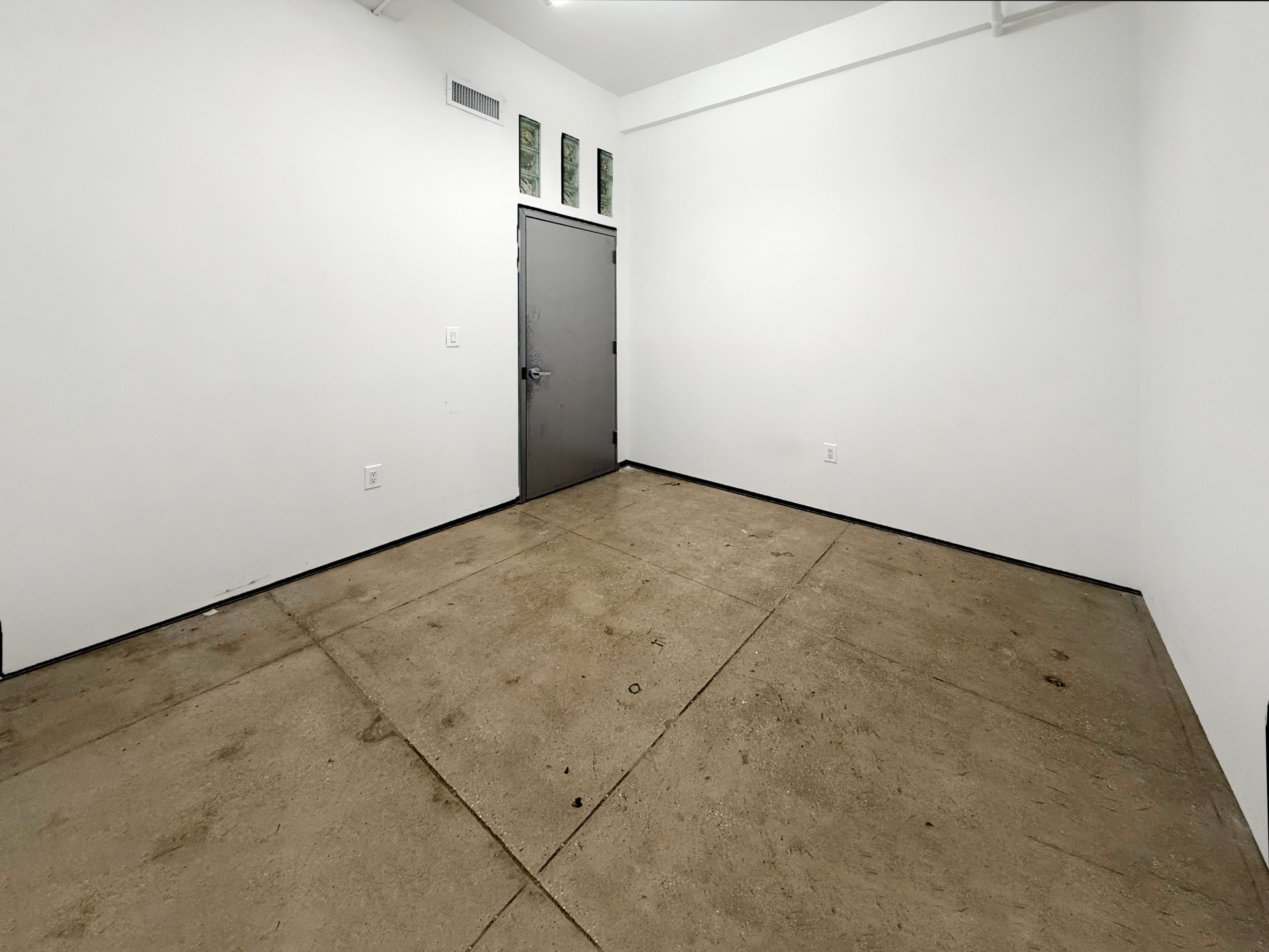 STUDIO 2446: AFFORDABLE MANHATTAN ARTIST STUDIO NEAR T SQUARE