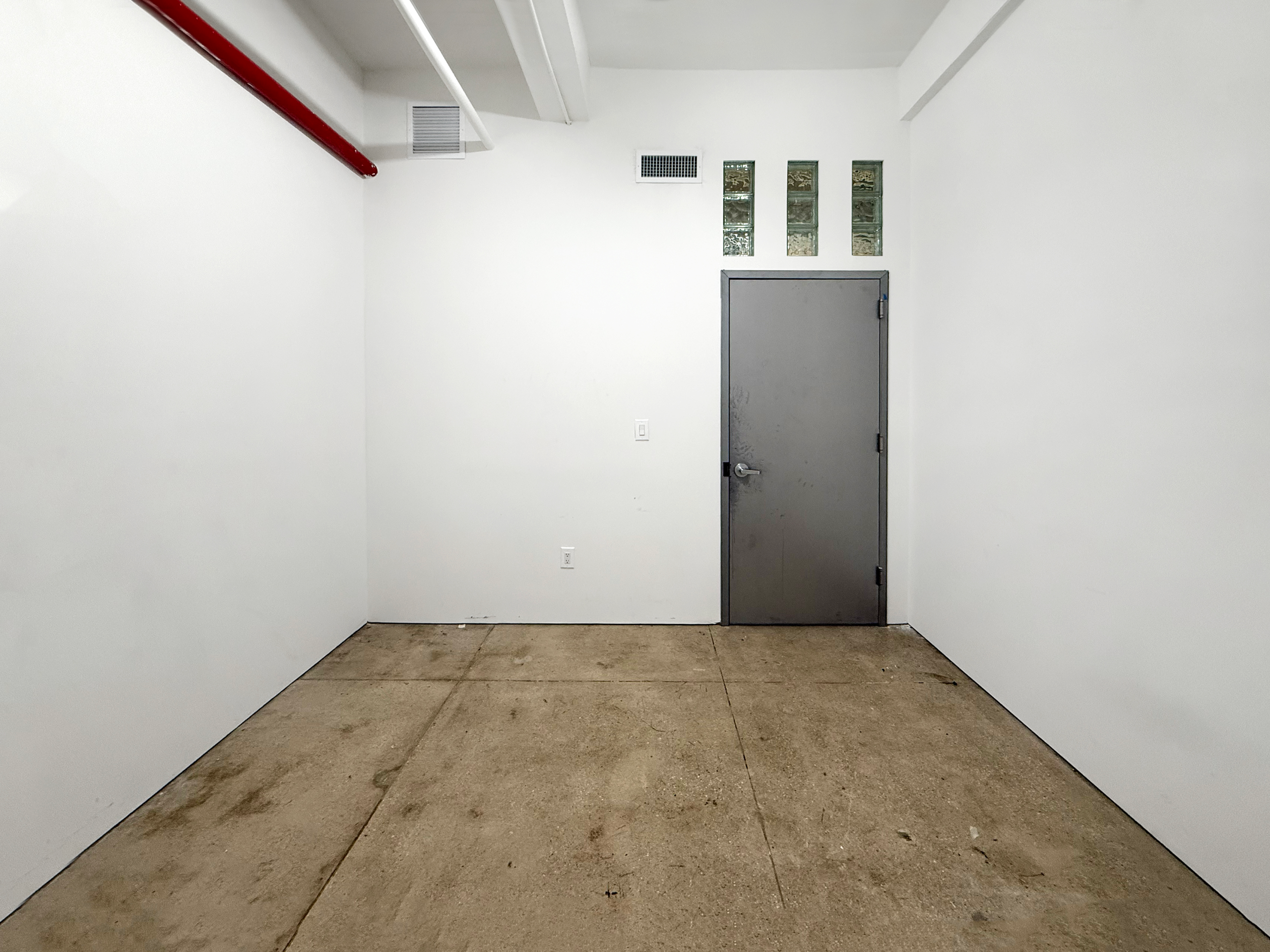 STUDIO 2446: AFFORDABLE MANHATTAN ARTIST STUDIO NEAR T SQUARE