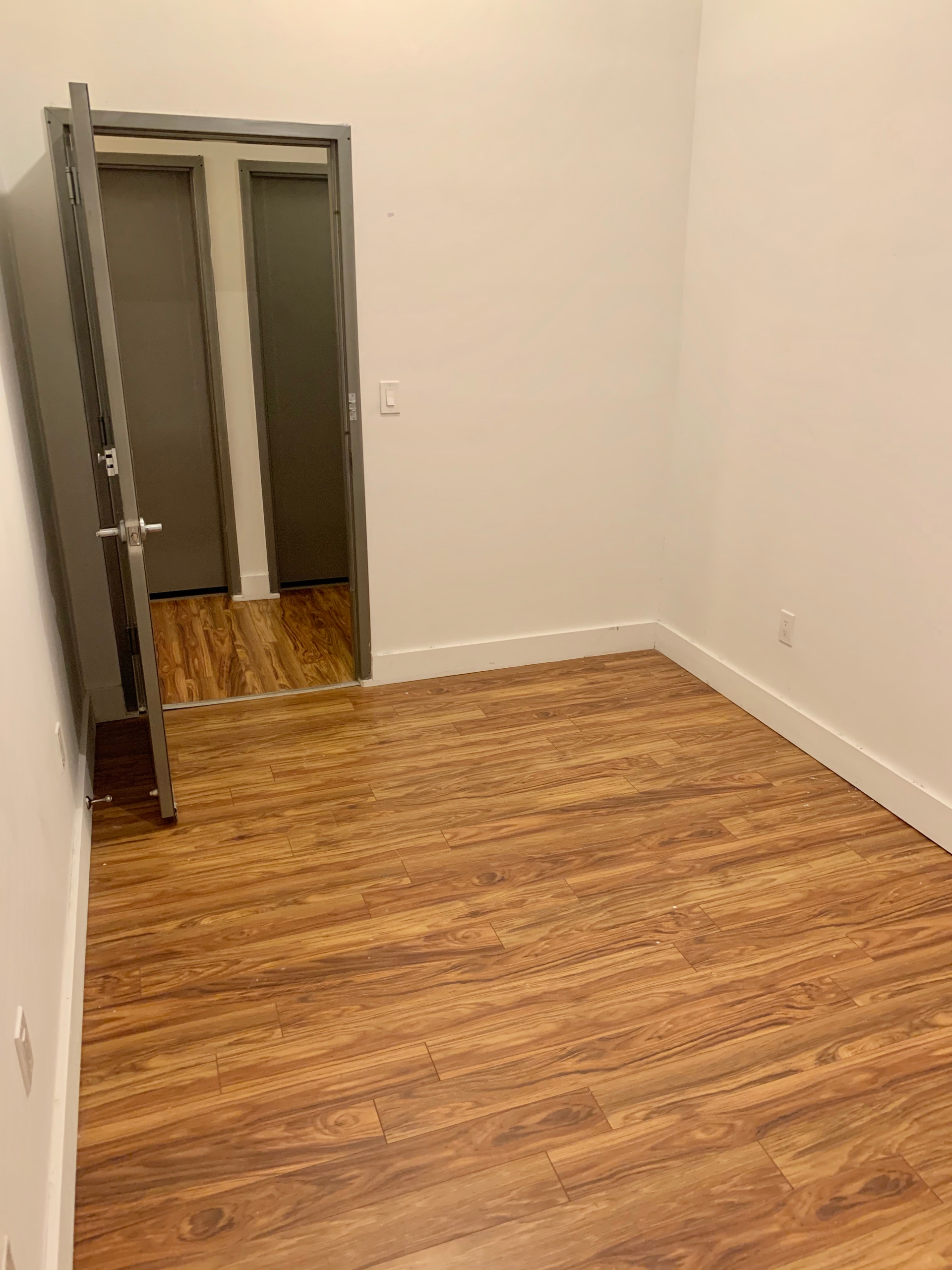 AVAILABLE NOW Utilities Included Office/Art Studio (252J#112)