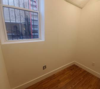 Available in July: Greenpoint Small Art Studio W/ Window (252J #156)