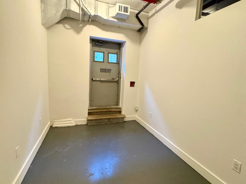 Available Now Art Studio / Office 24/7 Access + WiFi (252J#130)