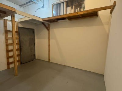 Available Now! Art Studio / Workspace Near Pulaski Bridge (394M #6A)