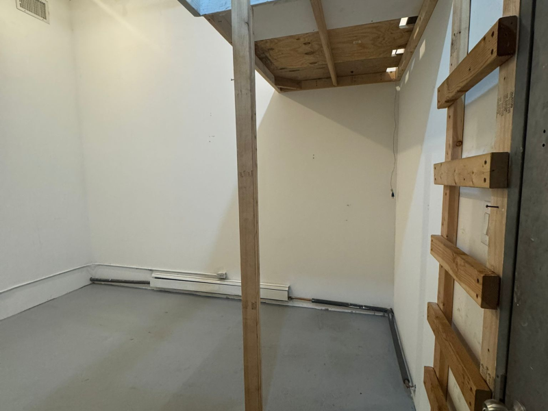 Available Now! Art Studio / Workspace Near Pulaski Bridge (394M #6A)