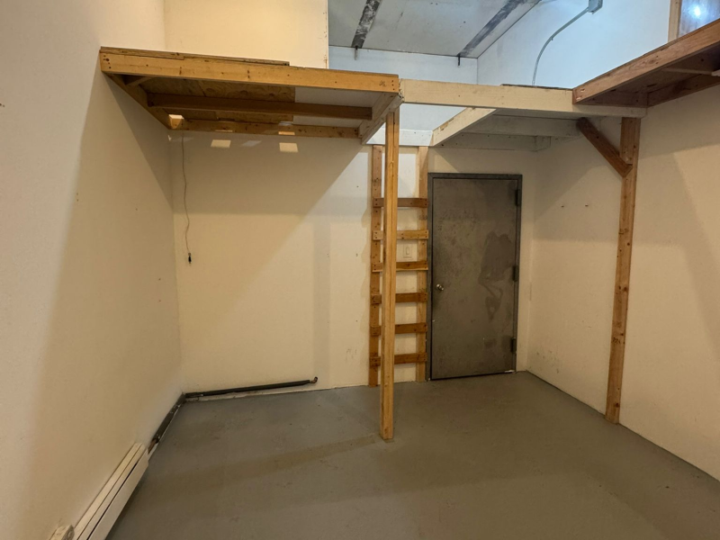 Available Now! Art Studio / Workspace Near Pulaski Bridge (394M #6A)
