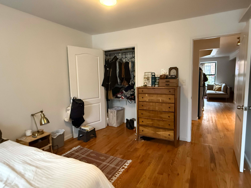 Summer Sublet with a sunny backyard: entire in 2 bed apartment or just a room