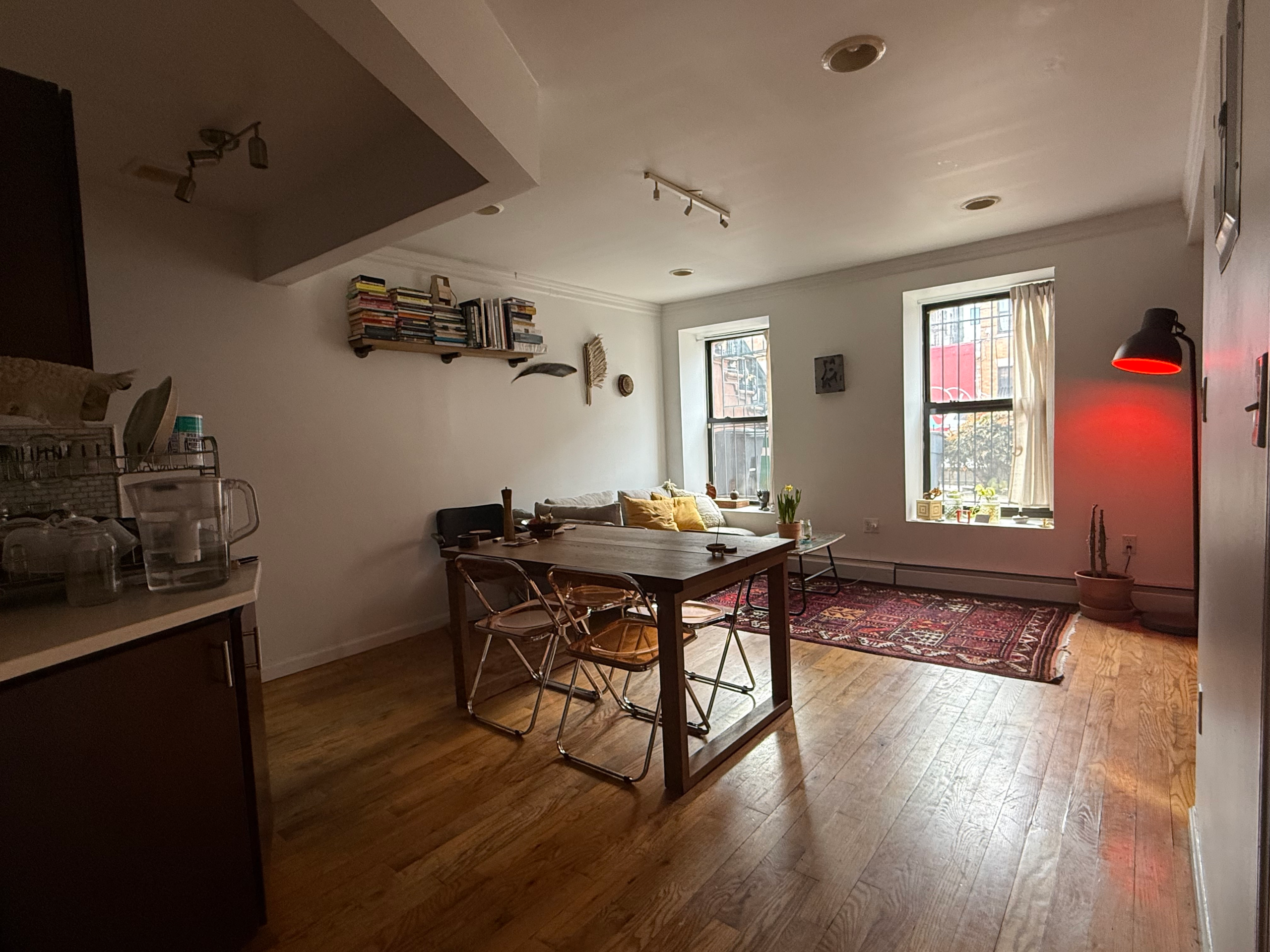 Summer Sublet with a sunny backyard: entire in 2 bed apartment or just a room