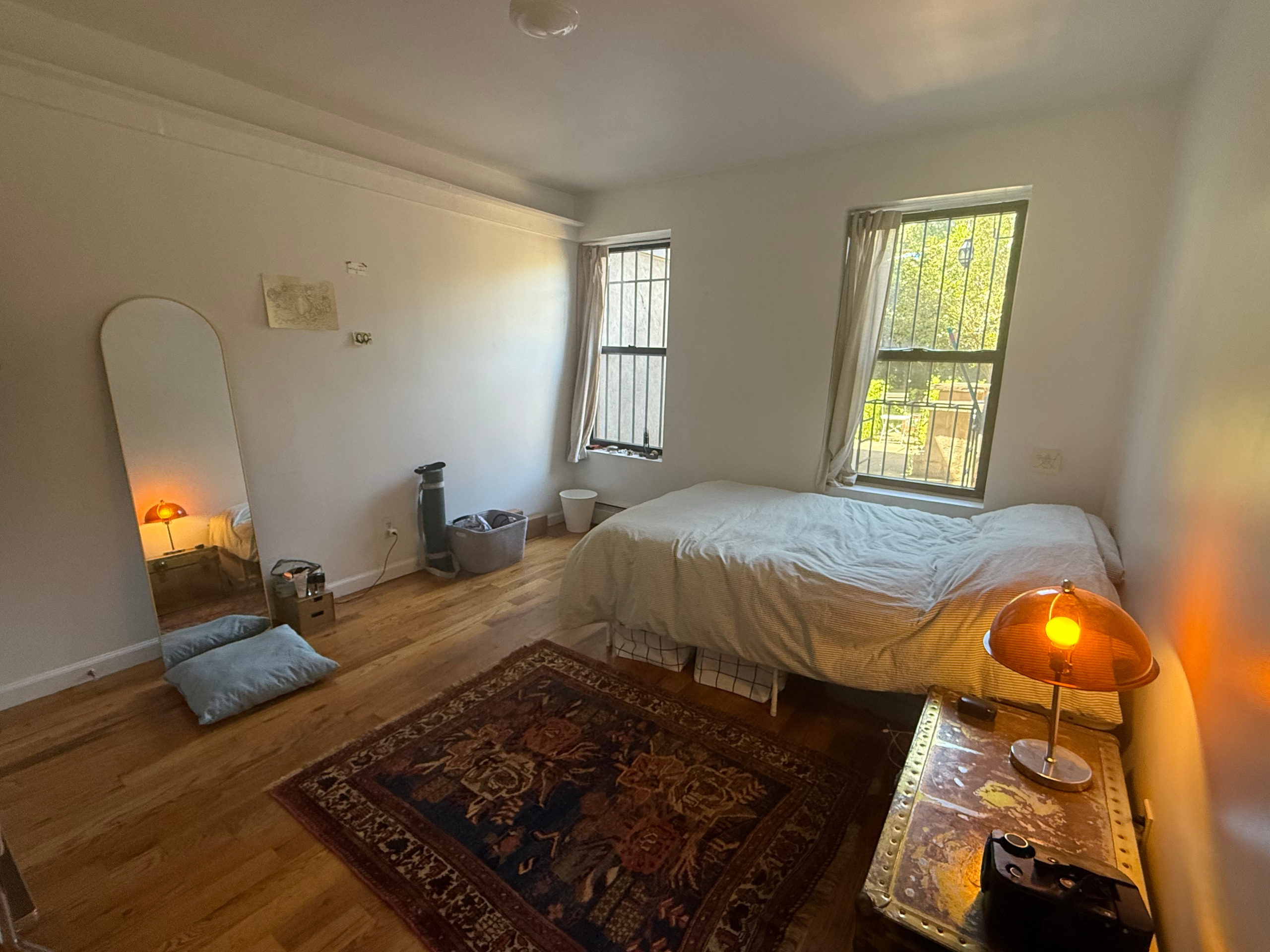 Summer Sublet with a sunny backyard: entire in 2 bed apartment or just a room