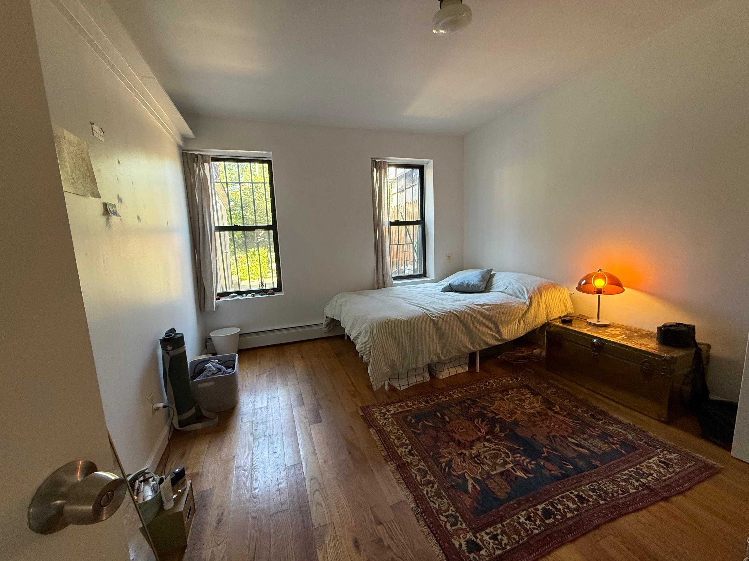 Summer Sublet with a sunny backyard: entire in 2 bed apartment or just a room