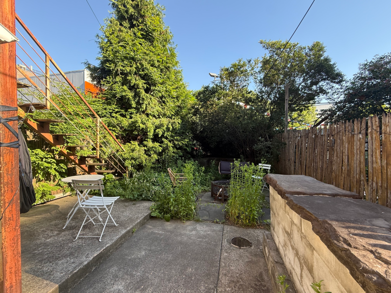 Summer Sublet with a sunny backyard: entire in 2 bed apartment or just a room